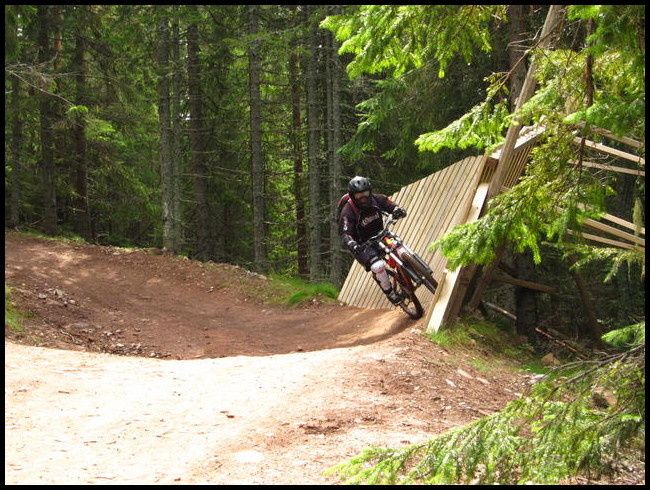 02_jerry_wallride.JPG ht=490