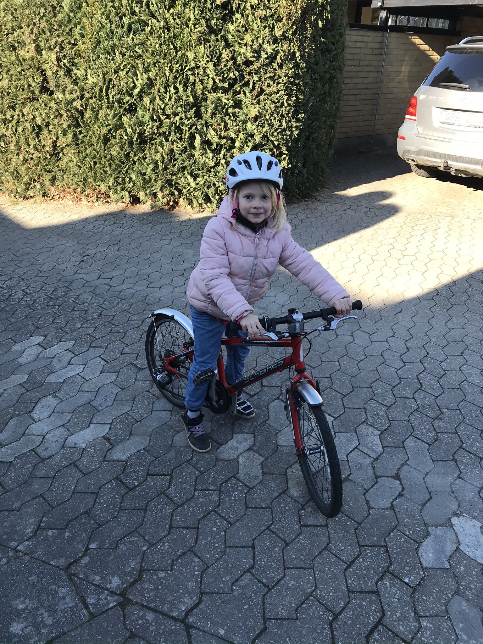 06 Hjalpredan på sin nya.JPEG