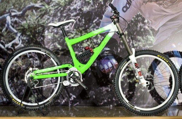 2009_Commencal_Supreme_DH_Team.jpg ht=394