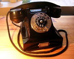 250px-Ericsson_bakelittelefon_1931.jpg