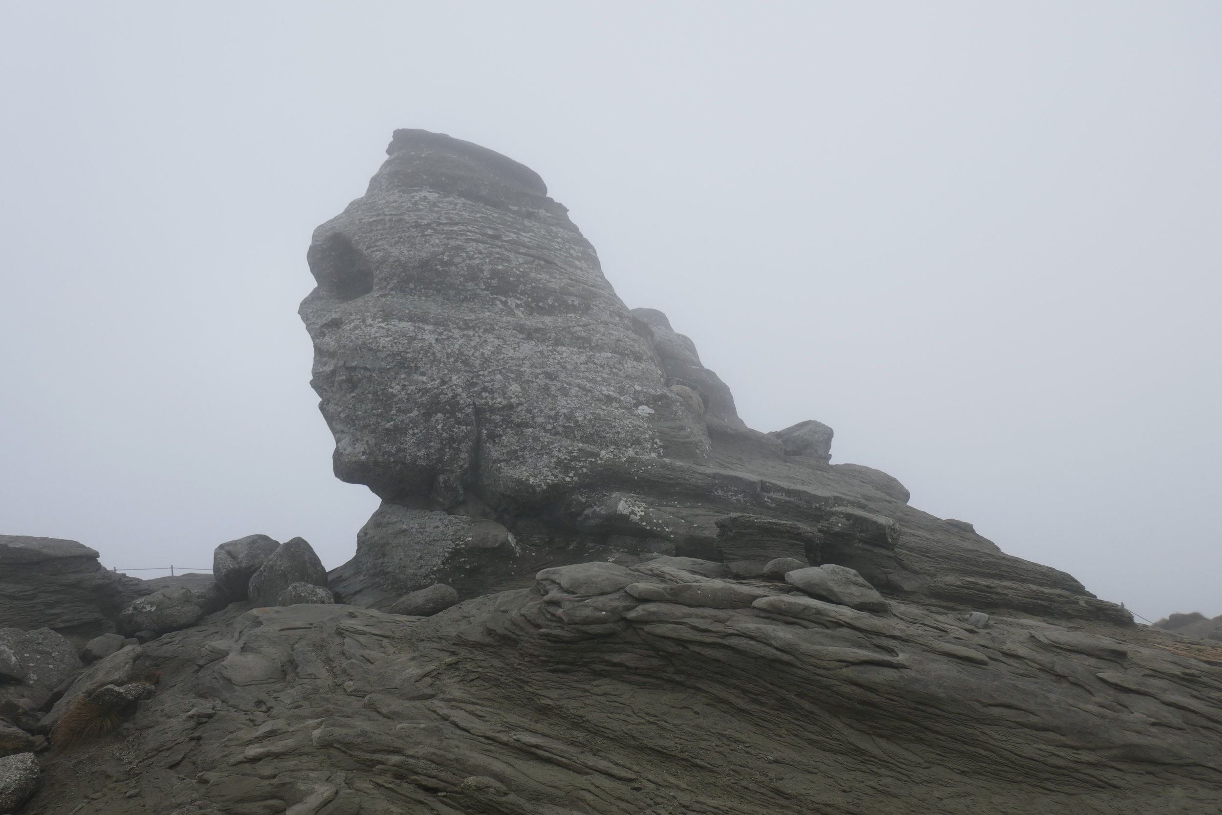 39. Bucegi nationalpark, Sfinxul i dåligt väder.JPG