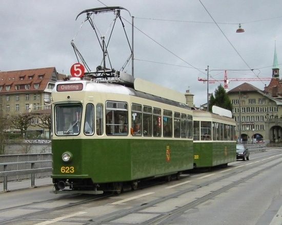 4-bern-old-tram.jpg ht=440
