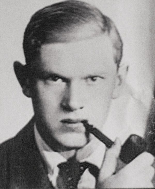 600full-evelyn-waugh.jpg