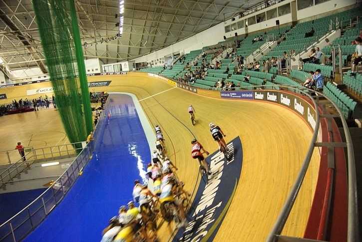 800px-Manchester_Velodrome_straight.jpg ht=485