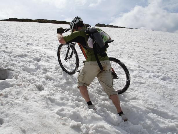 A08Patchesofsnow.JPG ht=461