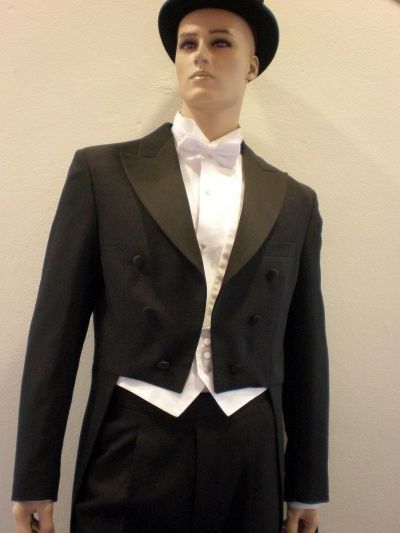 AdolffrackPenguinElvis-W800.jpg ht=533