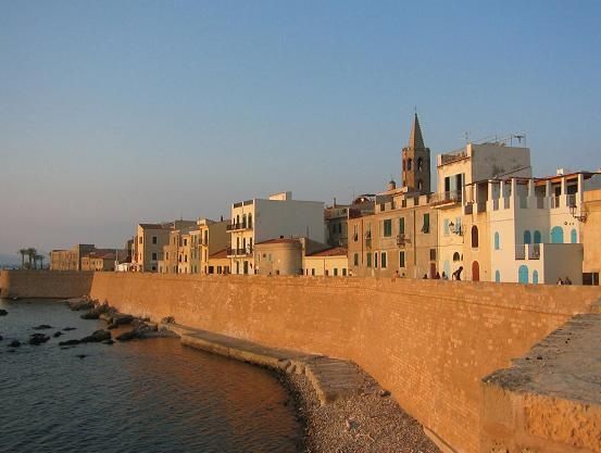 alghero-seawall2.JPG ht=417