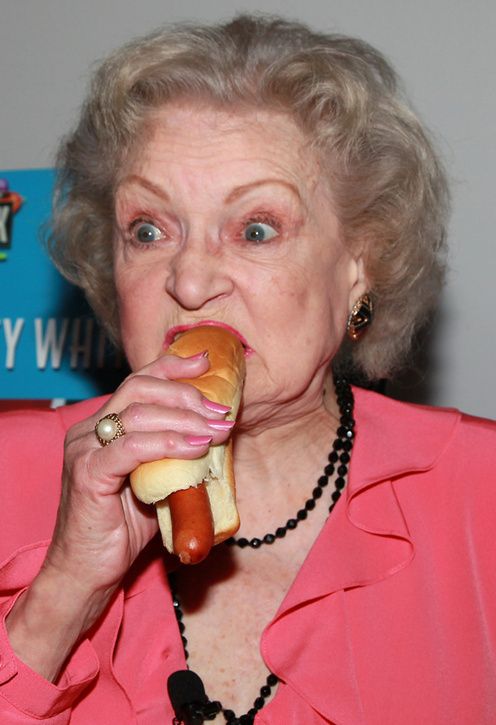 BETTY-WHITE-HOT-DOG.jpg ht=725