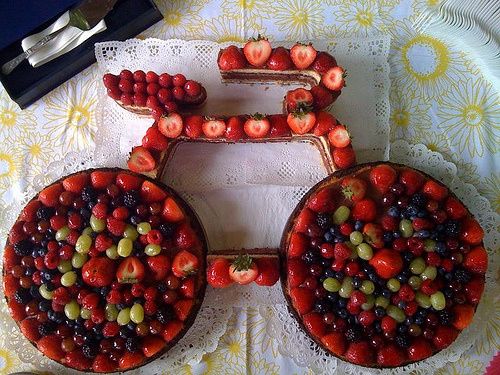 bicycle-fruit-wedding-cake.jpg ht=375