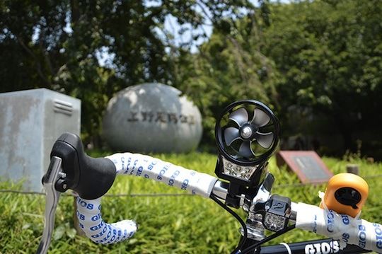 bicycle-handlebar-portable-wind-powered-lamp-generator-turbine-1.jpg