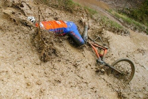 Bike-Racer-Fell-Into-Mud.jpg ht=333