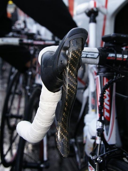 Campy_e-Record_levers_front_view.jpg ht=725
