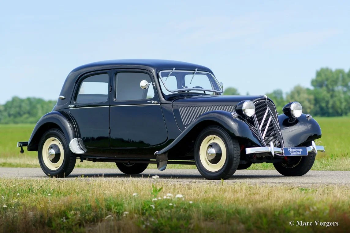 citroen-traction-avant-black-schwarz-noir-zwart-03-d9fc4bbc.webp