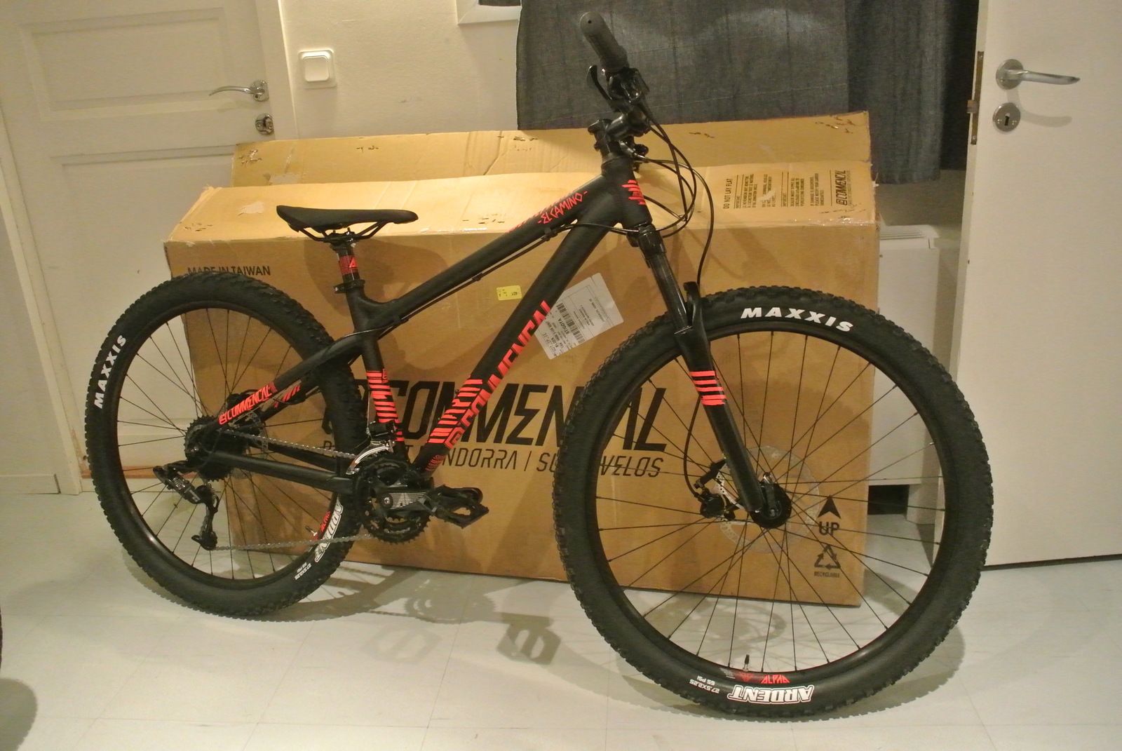 Commencal.JPG