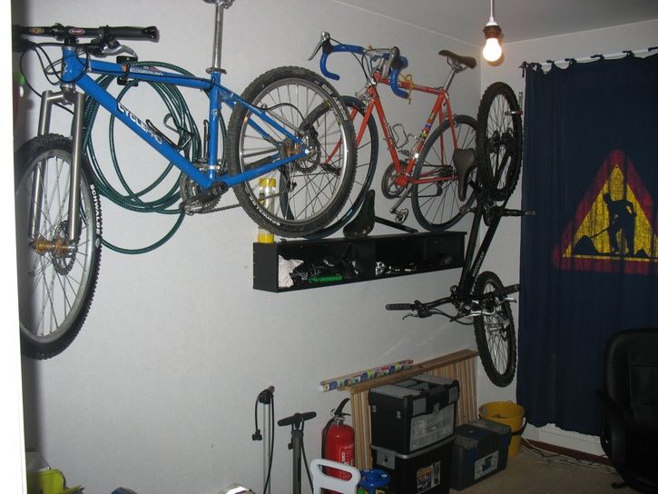 cyklar_on_wall.jpg ht=544