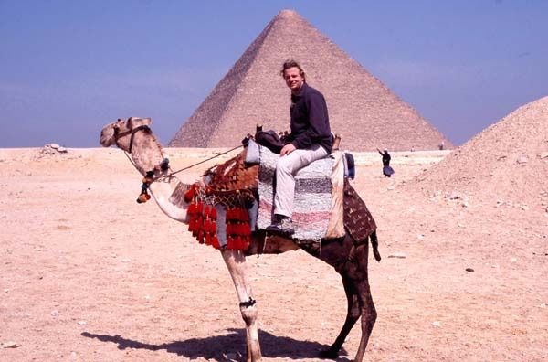 egy_2005_03.jpg ht=396