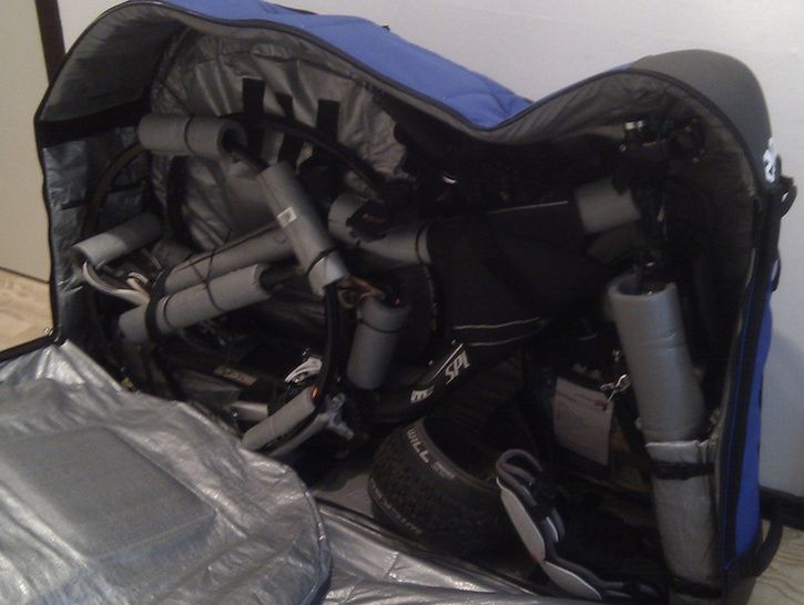 evoc_travelbag.jpg