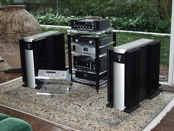 fd68bbc7f43780245a215bea1c152ad8--high-end-audio-audiophile.webp