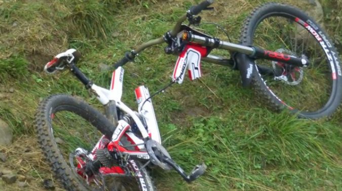 gt-fury-2014-broken-frame1.jpg