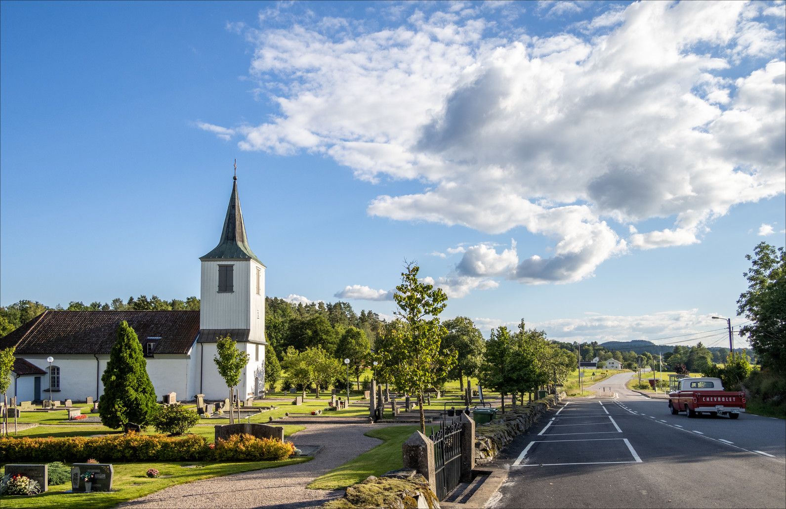 Hålanda Kyrka.jpg
