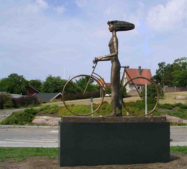 HangÃHelkama-staty.jpg ht=656