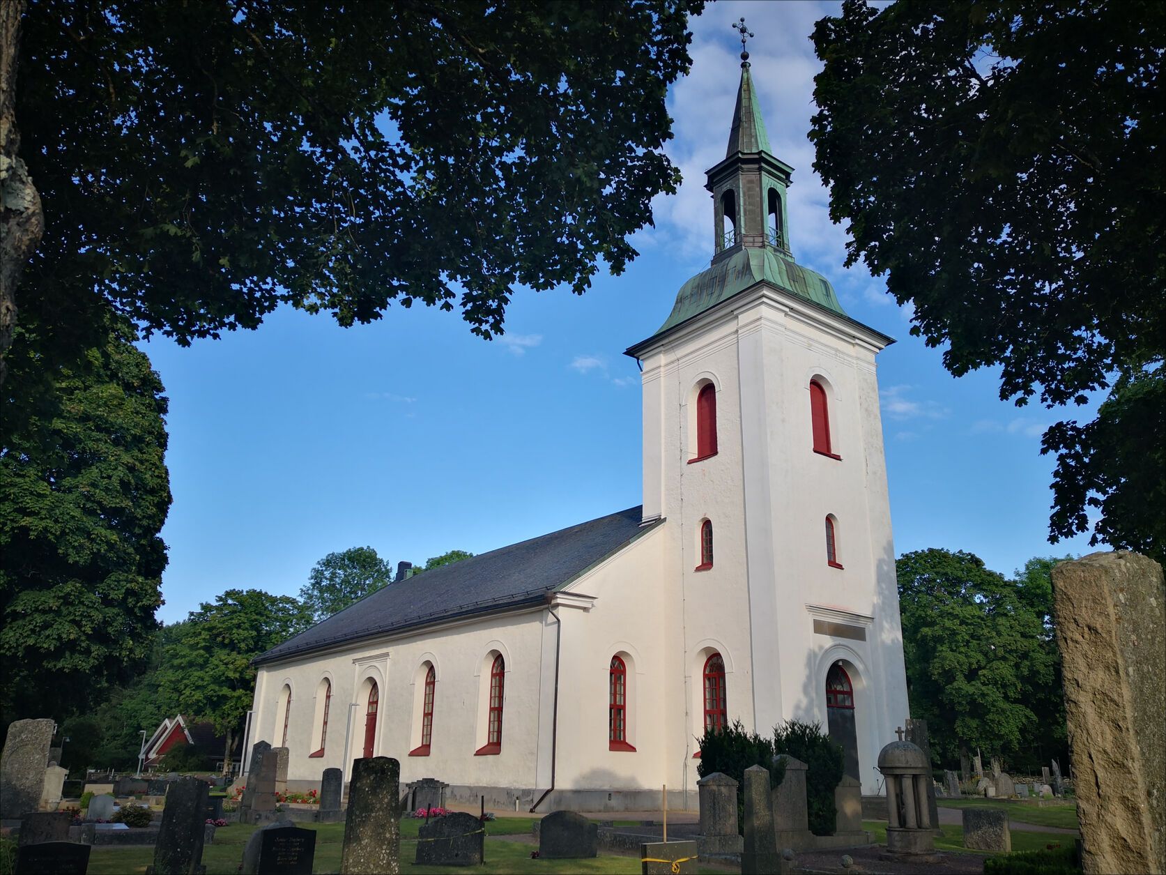 Hemsjö Kyrka.jpg