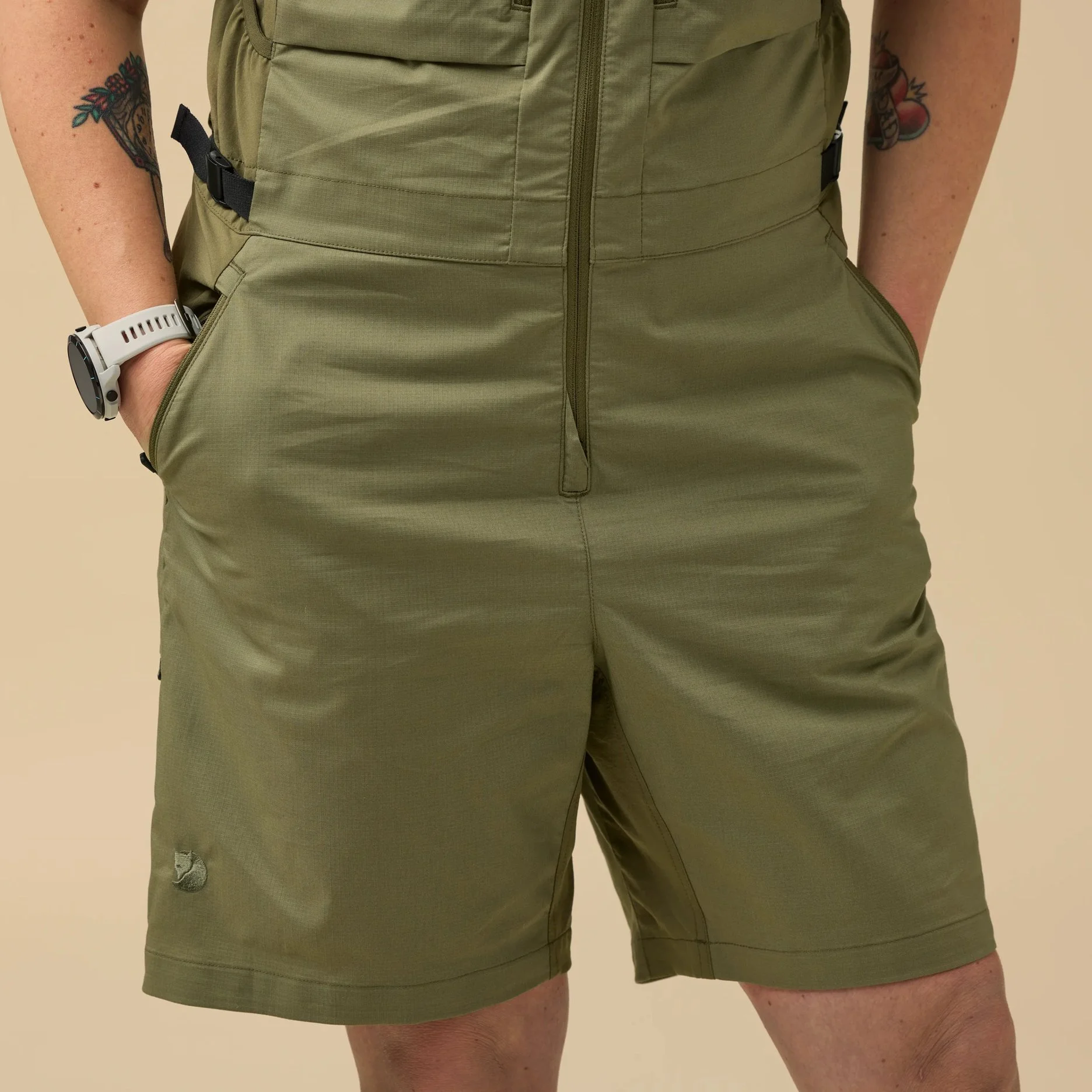 hoja_field_suit_w_14200187-620_g_model_1408.webp