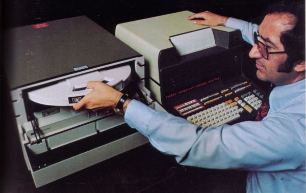 HP_9880_Mass_Storage_System03.jpg ht=379
