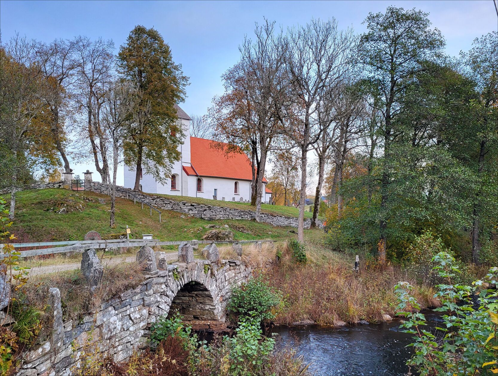 Hyssna gamla kyrka.jpg