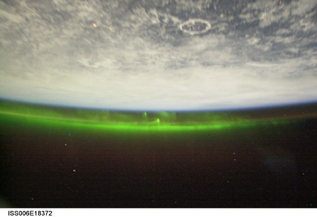ISS006-E-18372.JPG ht=437