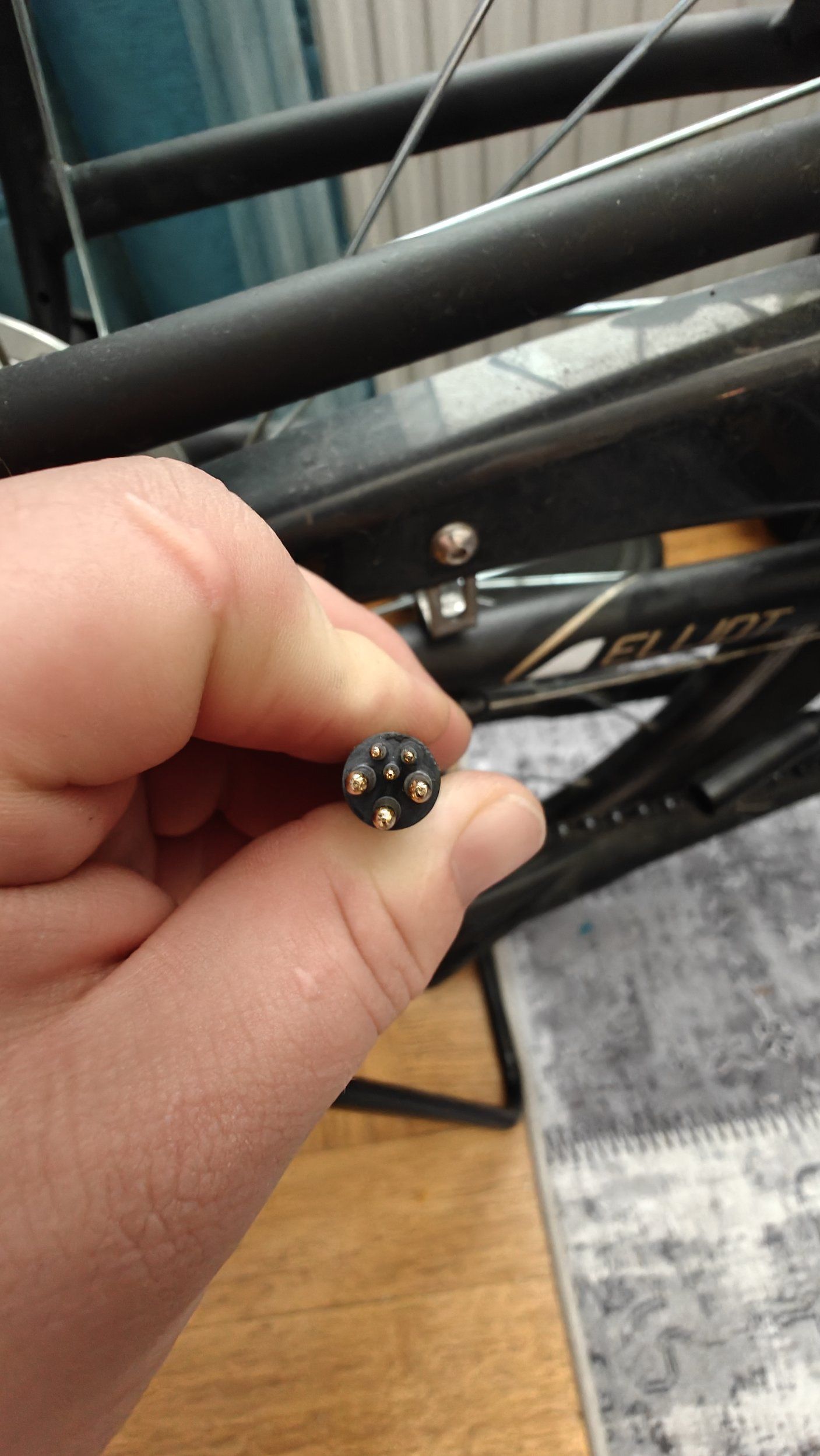 kontakt 6pin.jpg