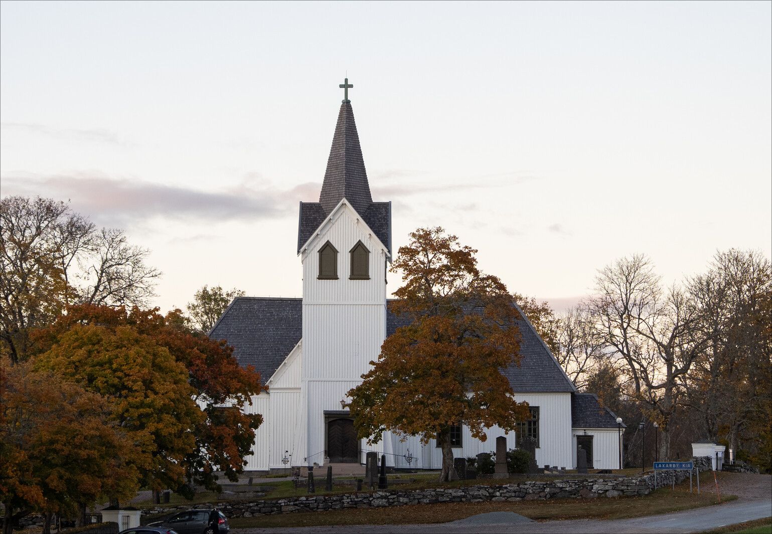 Laxarby Kyrka.jpg