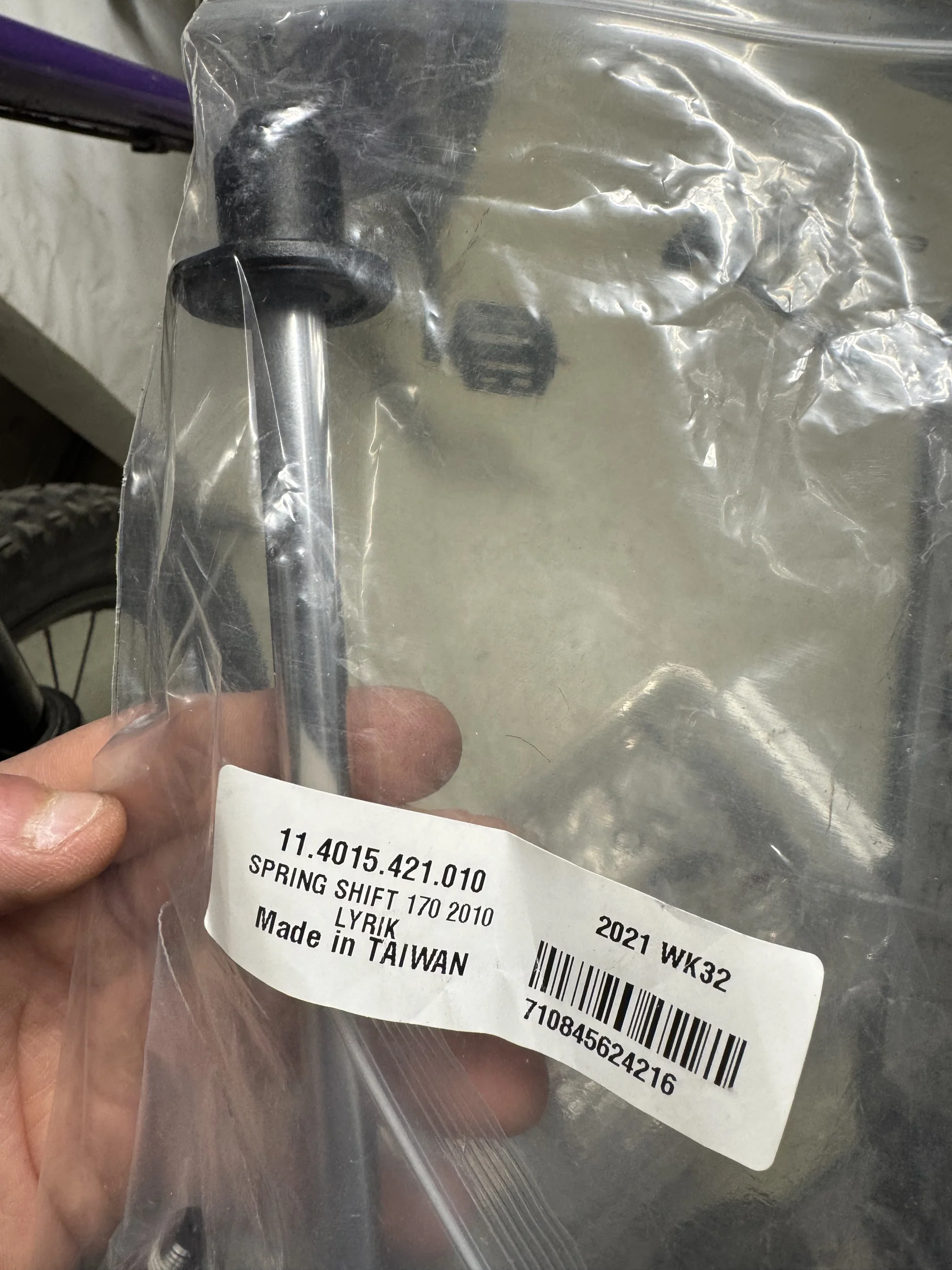 lyrik coil shaft.webp