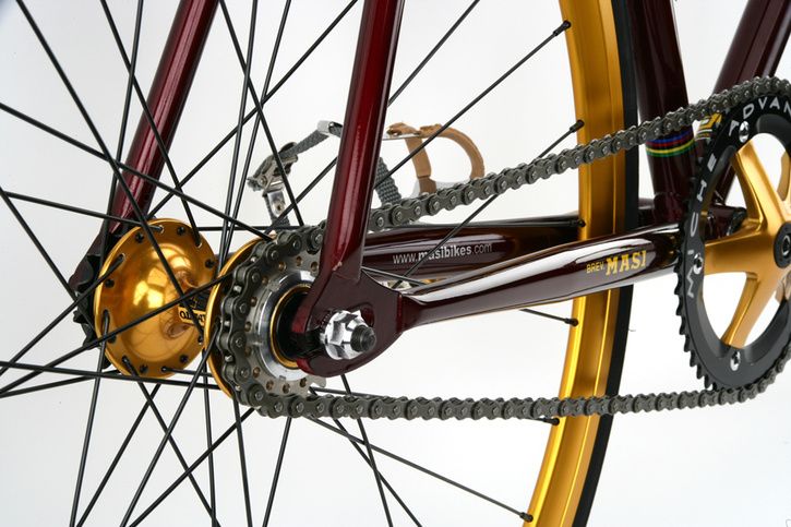 masi2010-secialefixedultimate-maroon03.JPG ht=483