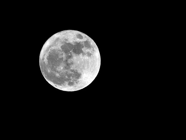 moon04b.jpg ht=544