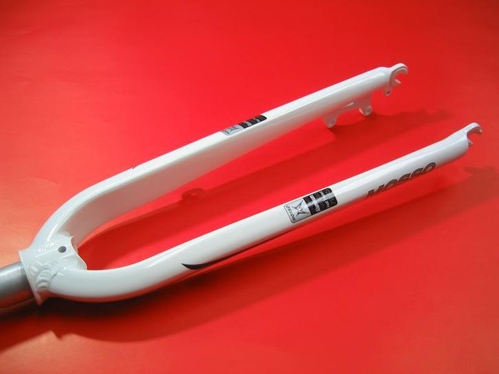 MossoALDiscOnlyWhiteFork.jpg ht=544