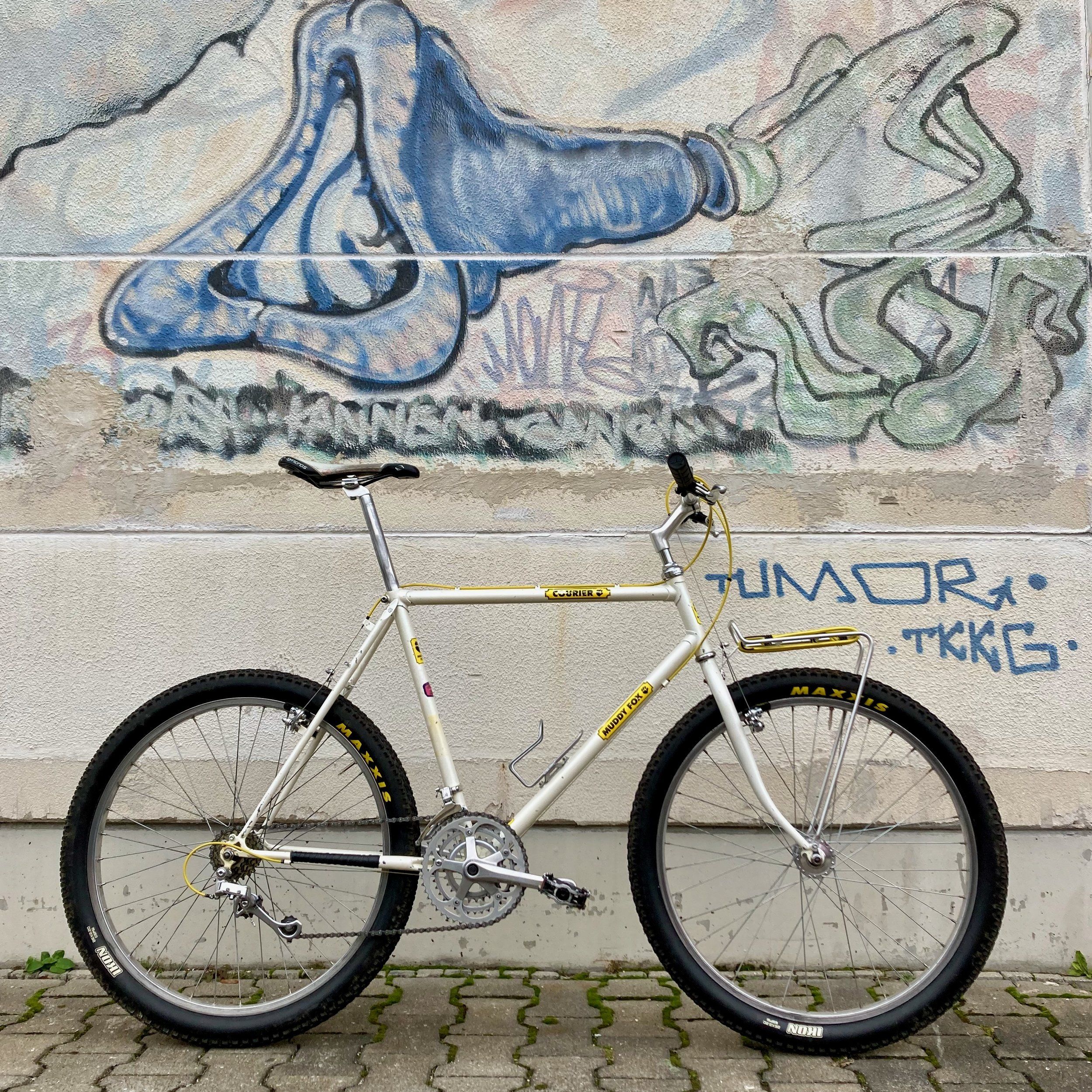 MuddyFoxCourier-GrafittiWall - 1.jpeg