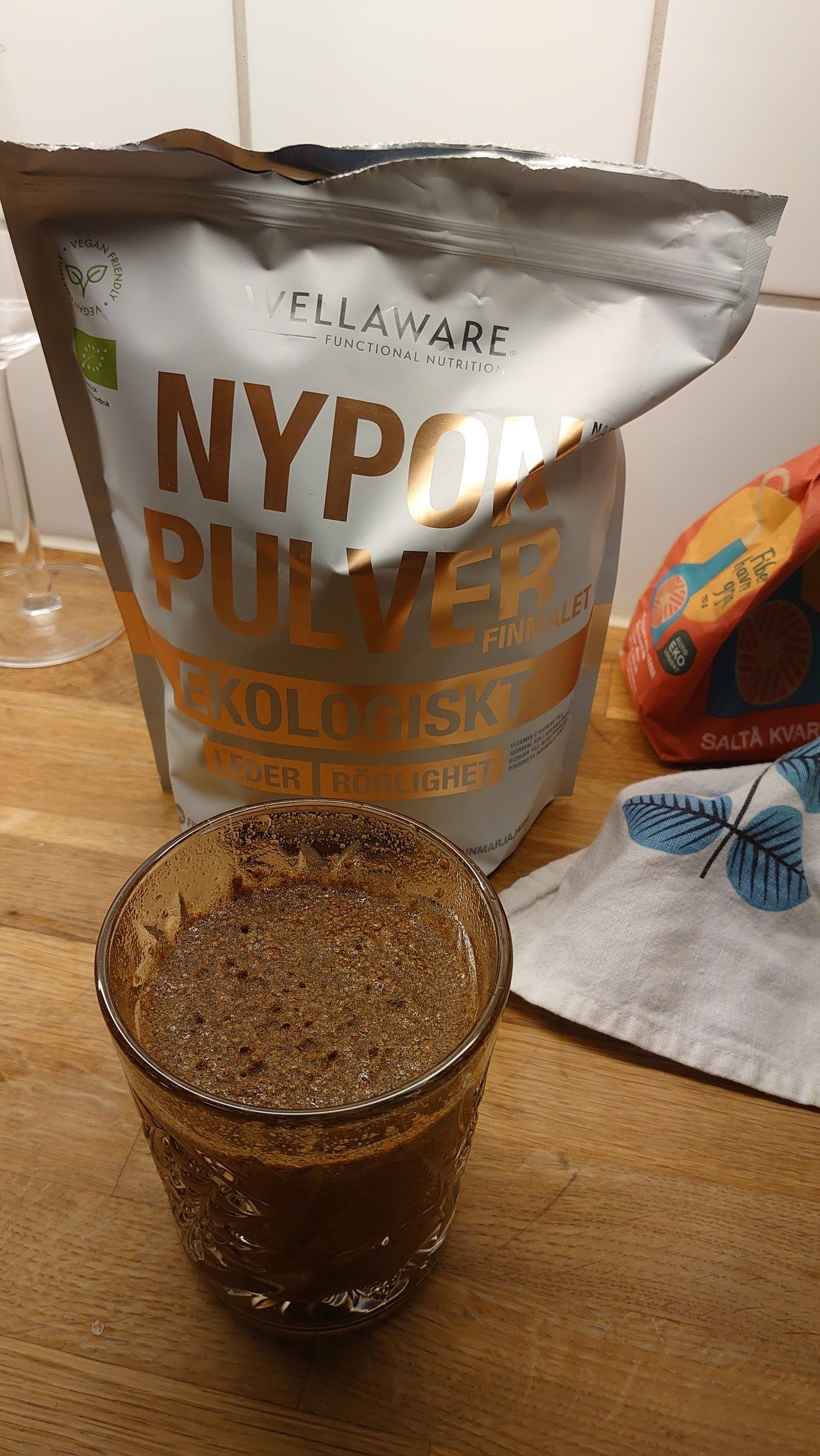 Nyponpulver vattenglas.JPG