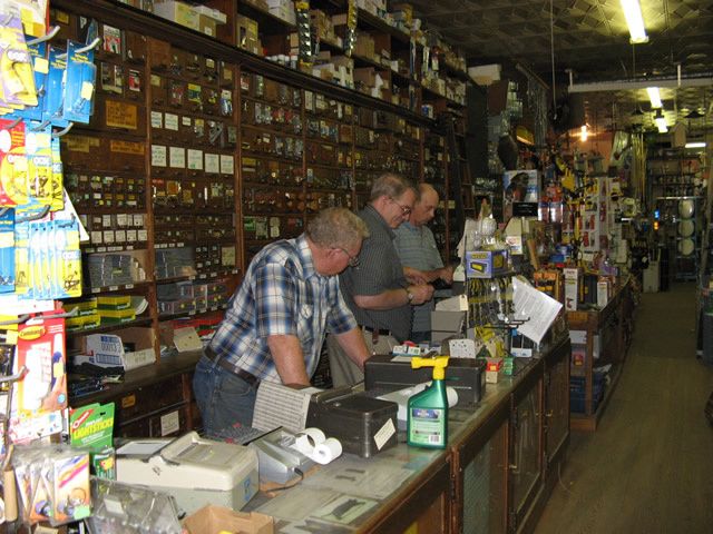 old-hardware-store.jpg ht=480