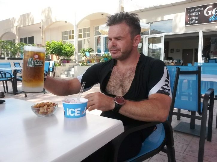 Oscar dricker öl.jpg