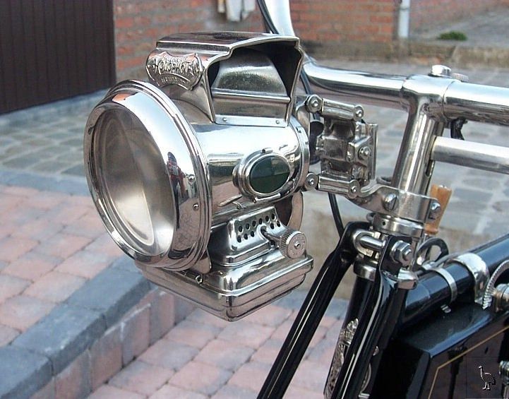 Peugeot_1903_Carbide_Lamp.jpg