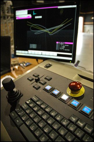 plasa_desk_load.jpg ht=489