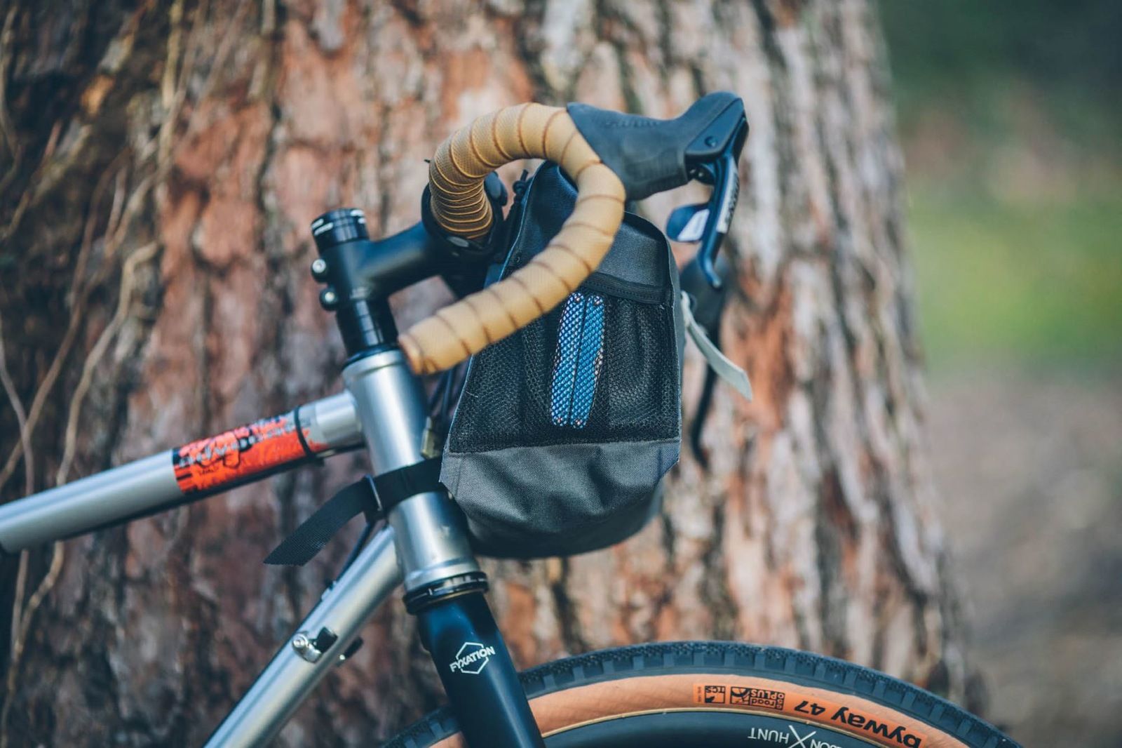 Porcelain-Rocket-Nigel-Handlebar-Bag_24.jpg