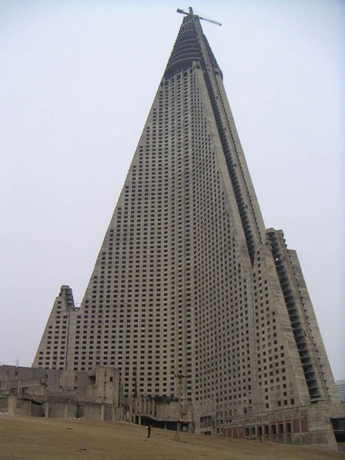 Ryugyong hotel 01.jpg