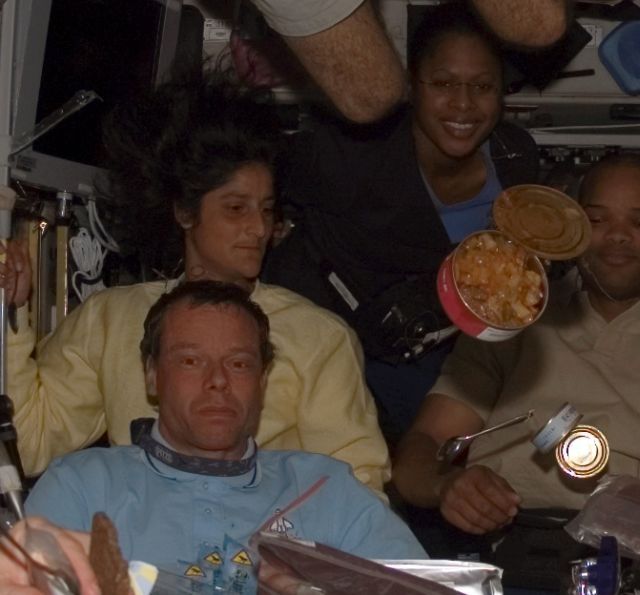 s116e060681.jpg ht=595