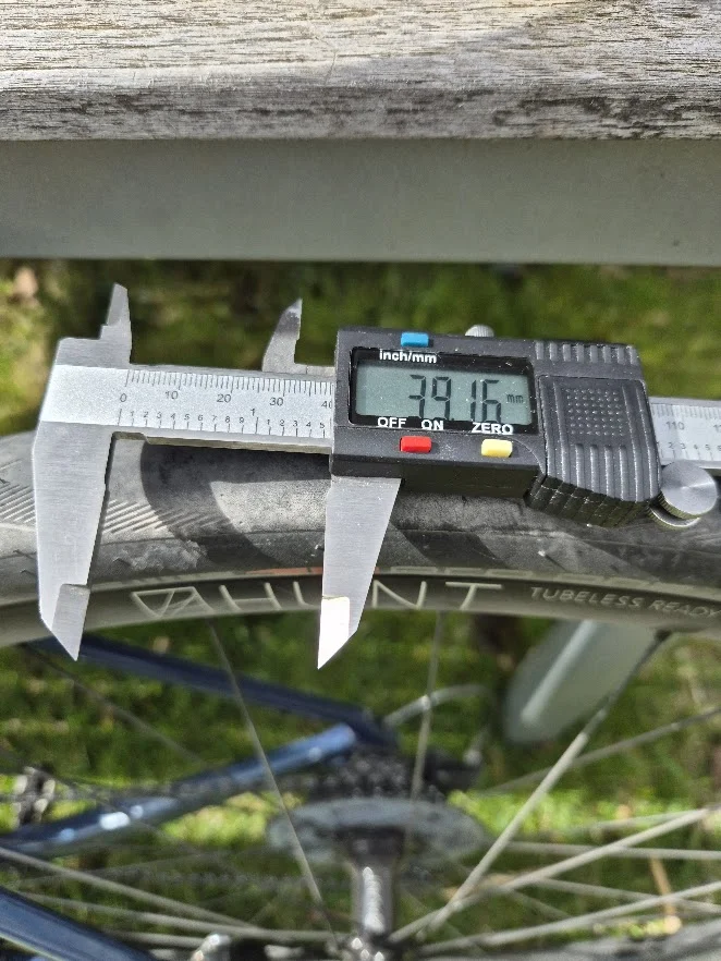 Schwalbe_ProOneTLE_38mm_Hunt.webp