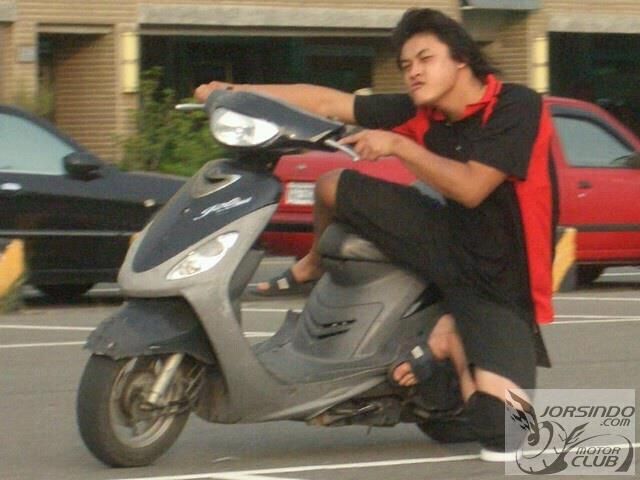 Scooter_zps35e1ec6b.jpg