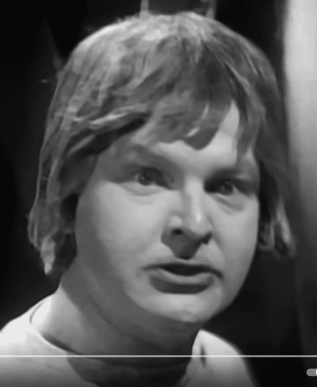 Screenshot 2024-03-02 Benny Hill - The Strolling Ones (1965).png