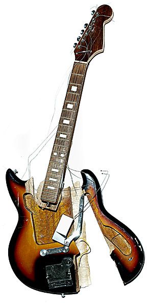 smashed_guitar003.jpg ht=600