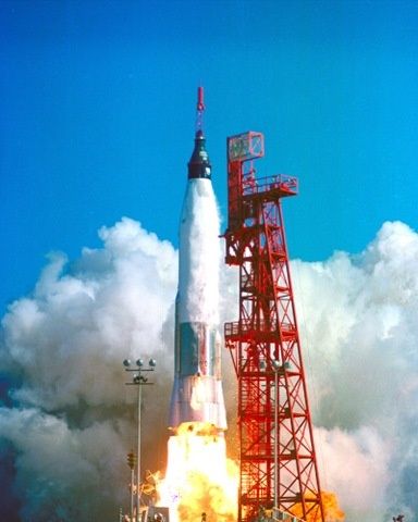 space-rocket-launch.jpg ht=480